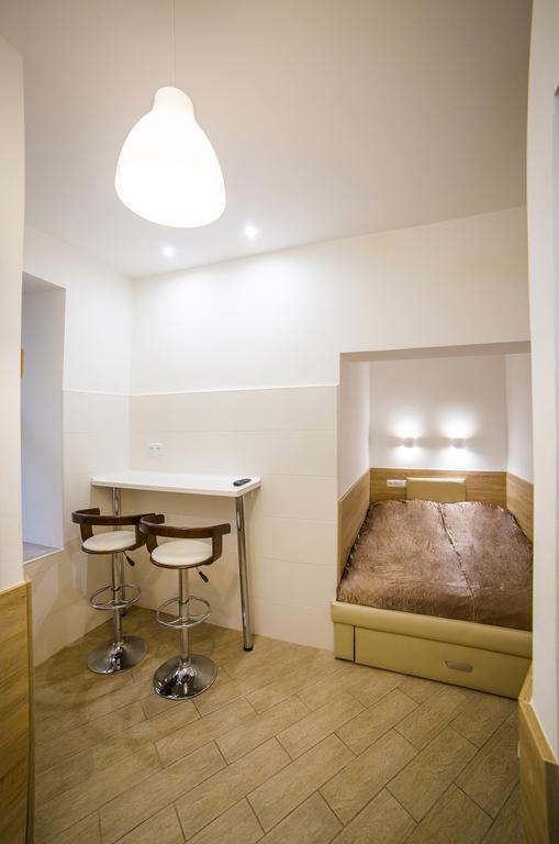 Mini Smart Apartments On Viacheslava Chornovola Avenue 21-1 利沃夫 外观 照片